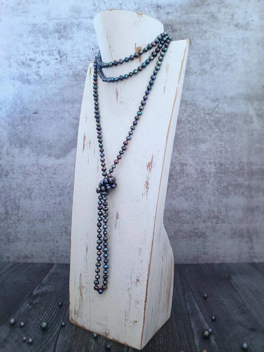Peacock Pearl Necklace - Infinity Style - Rounds